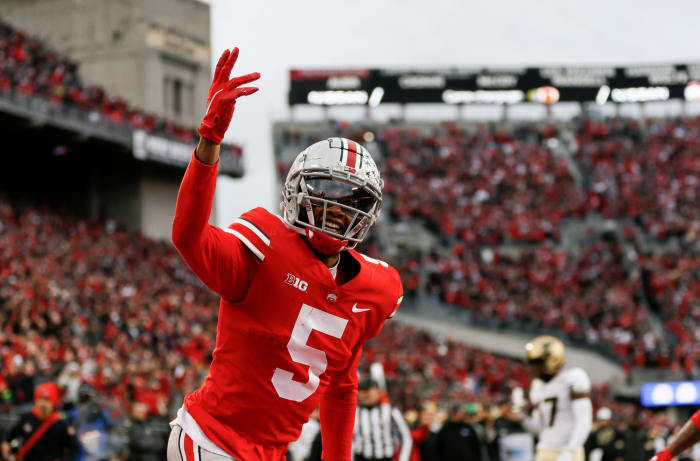 Ohio State WR Garrett Wilson celebrates touchdown with Buckeyes fans